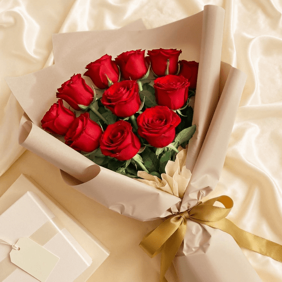 Norcho 10 Pcs Red Artificial Roses Bulk, Fake Long Stem Silk Flowers for DIY Wedding Bouquets Centerpieces Valentine Decor